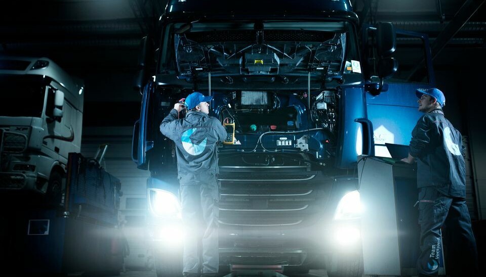 Varebilmekaniker og lastebilmekaniker